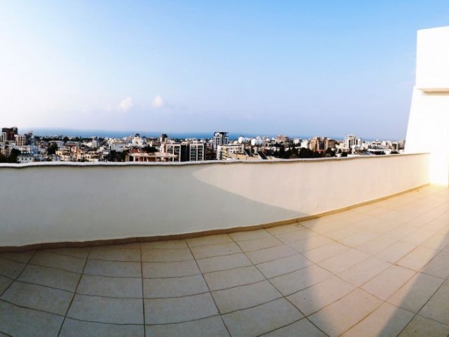 Girne Merkez’de Lüks Residance’ta 3+1 EŞYALI Kiralık Penthouse  