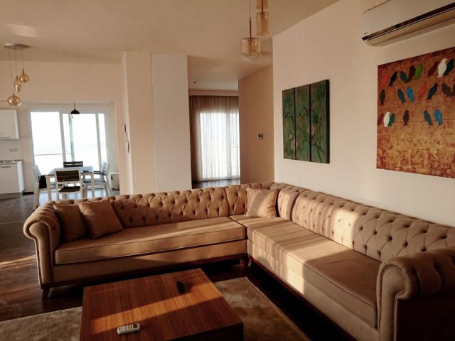 3+1 Möbliertes Penthouse zur Miete in Luxusresidenz in Kyrenia Zentrum  