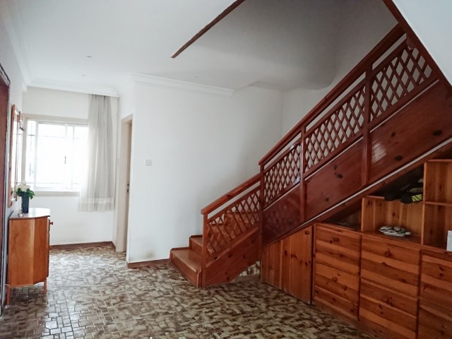 Lefkoşa Merkeze 5 Dk Mesafede Aydınlık Ferah Şömineli 4+2 İkiz Villa Kiralık! 