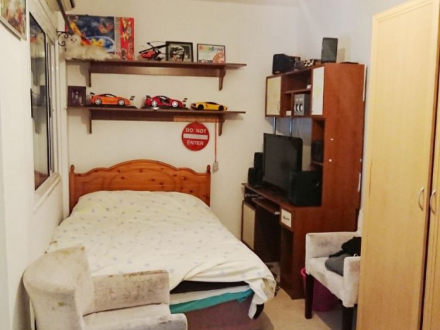 Girne Merkez'e yakın  Geniş Bakımlı 4+1 Büyük Teraslı Şömineli Satılık Penthouse 