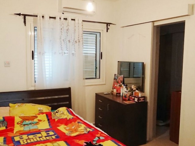 Girne Merkez'e yakın  Geniş Bakımlı 4+1 Büyük Teraslı Şömineli Satılık Penthouse 