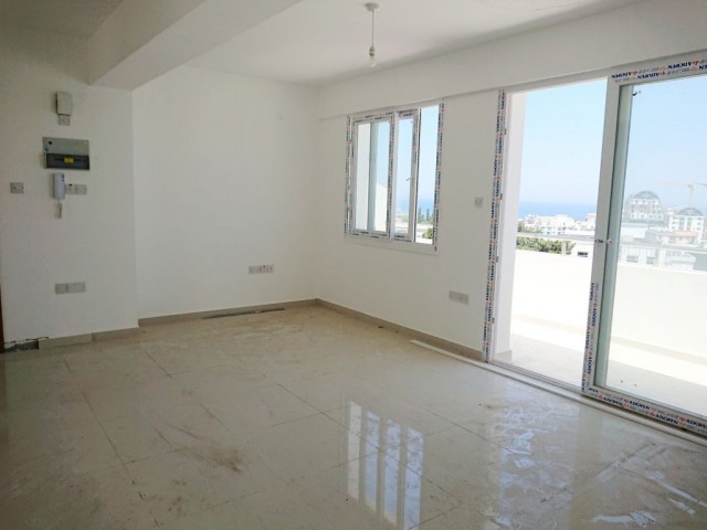 Girne Merkez'de Dağ - Deniz Manzaralı "120 m2 lik Teraslarıyla" 3+1  Penthouse Daire Kiralık! 