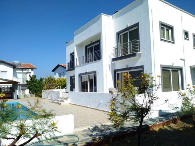 Lapta'da  Denize Sıfır 4+2 Satılık Villa!