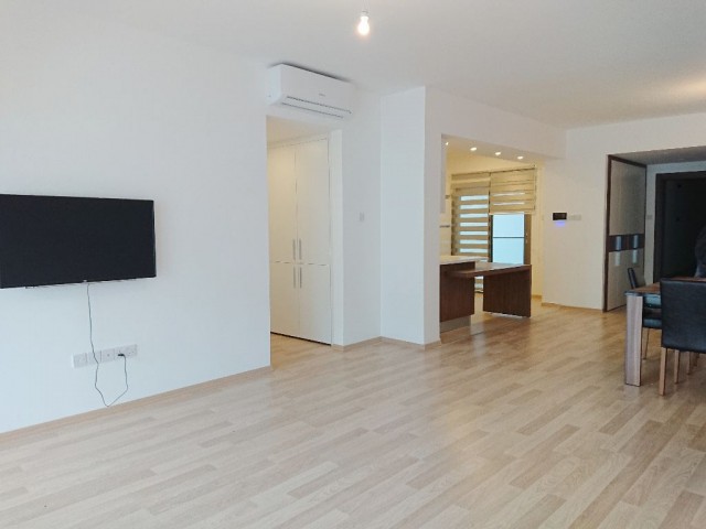 Girne Merkez'de Lüks Residans'ta 3+1 Büyük Teraslı Kiralık Daire! 