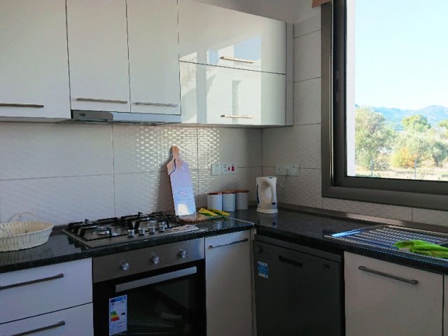 Flat To Rent in Zeytinlik, Kyrenia