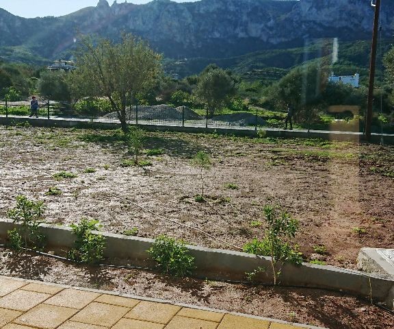 Flat To Rent in Zeytinlik, Kyrenia