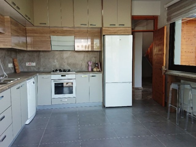 Çatalköy'de Doğa içerisinde 4+1 Özel Havuzlu Modern SATILIK Villa! 