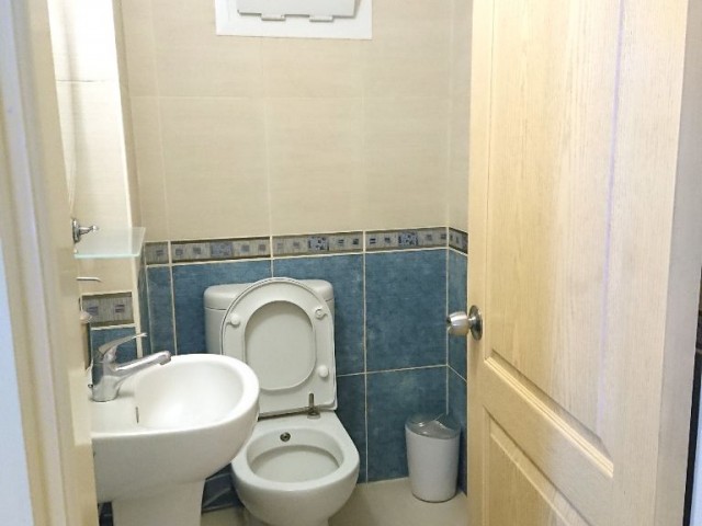 Girne Öğretmen Evi Bölgesinde Nezih Bakımlı Apartmanda  3+1 Full Eşyalı SATILIK ve KİRALIK Daire 