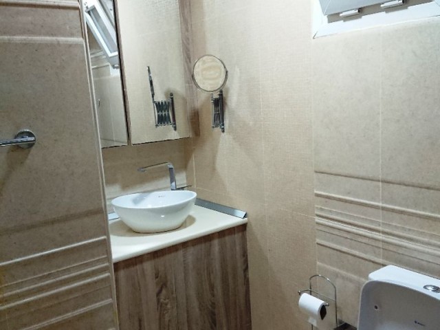 Girne Öğretmen Evi Bölgesinde Nezih Bakımlı Apartmanda  3+1 Full Eşyalı SATILIK ve KİRALIK Daire 