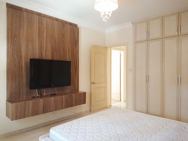 Girne Öğretmen Evi Bölgesinde Nezih Bakımlı Apartmanda  3+1 Full Eşyalı SATILIK ve KİRALIK Daire 