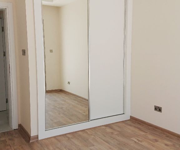 Girne Merkez'de Yeni Asansörlü Binada 360 Derece Manzara Teraslı- 3+1 Full Penthouse!