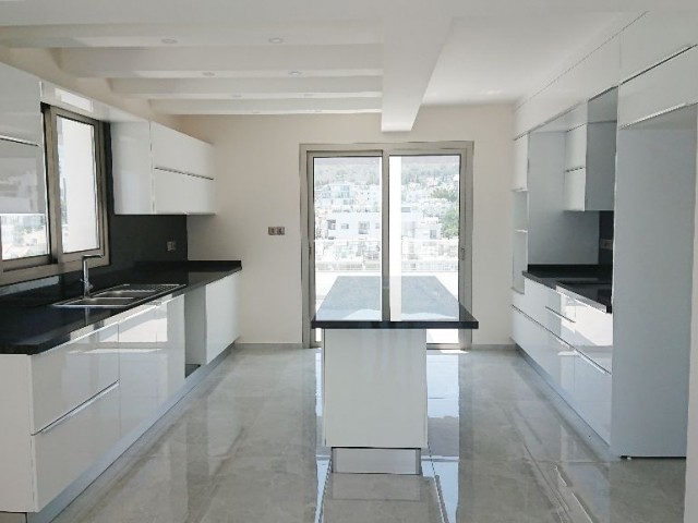 Penthouse For Sale in Girne Merkez, Kyrenia