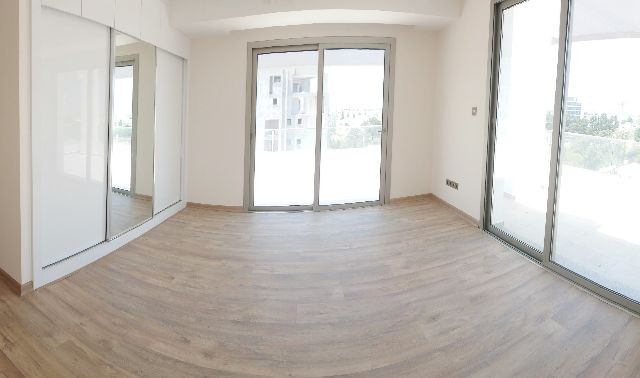 Girne Merkez'de Yeni Asansörlü Binada 360 Derece Manzara Teraslı- 3+1 Full Penthouse!