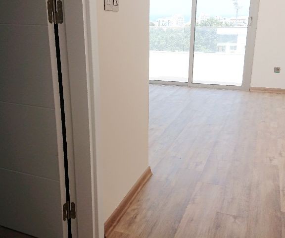 Girne Merkez'de Yeni Asansörlü Binada 360 Derece Manzara Teraslı- 3+1 Full Penthouse!