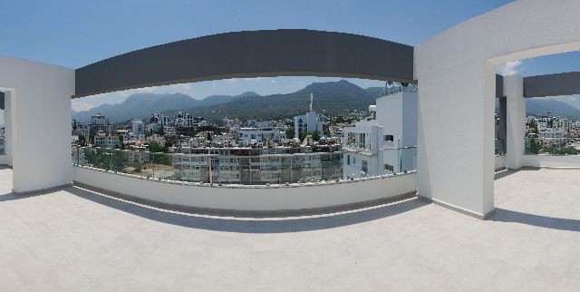 Girne Merkez'de Yeni Asansörlü Binada 360 Derece Manzara Teraslı- 3+1 Full Penthouse!