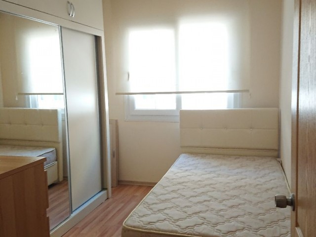 Girne Öğretmen Evi Bölgesinde Nezih Bakımlı Apartmanda 3+1 Full Eşyalı SATILIK Daire!