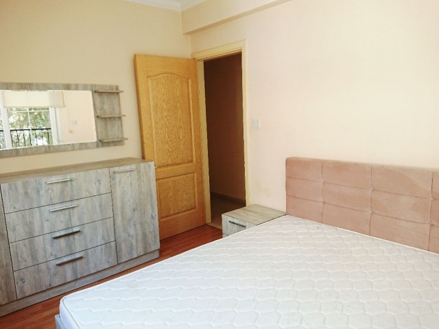 Girne Öğretmen Evi Bölgesinde Nezih Bakımlı Apartmanda 3+1 Full Eşyalı SATILIK Daire!