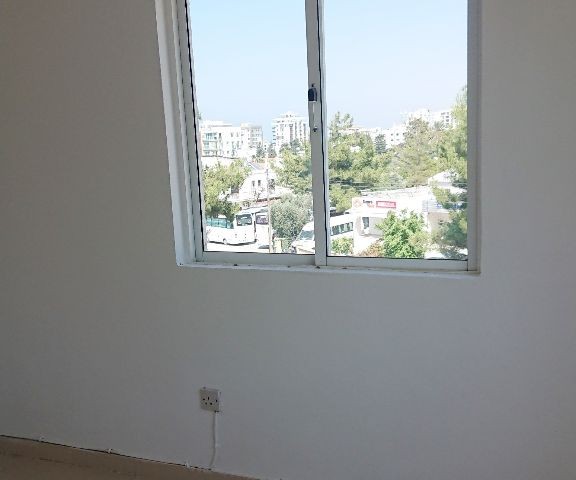 Girne Merkez'de ***KELEPİR*** 3+1 TÜRK MALI SATILIK DAİRE! 