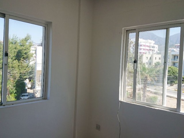 Girne Merkez'de ***KELEPİR*** 3+1 TÜRK MALI SATILIK DAİRE! 