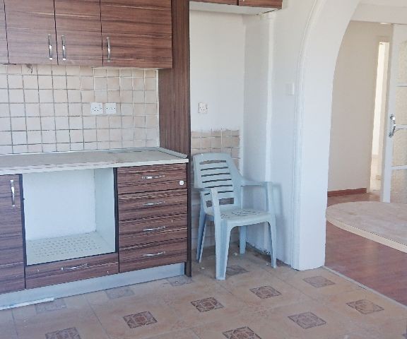 Girne Merkez'de ***KELEPİR*** 3+1 TÜRK MALI SATILIK DAİRE! 