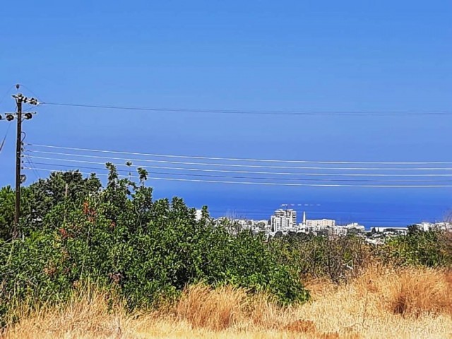 Großes Grundstück mit herrlichem Meer-und Bergblick in Kyrenia Doganköy, Preis sehr vernünftig, leicht zu erreichen, alle Arten von Infrastruktur OK ** 