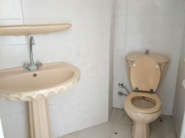 3 + 1 Apartment for Sale in Nicosia with Turkish Title Deed in the Central District on the Highway ** 