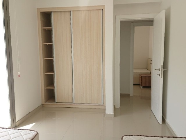 Girne Merkez'de Servis Güzergahına ve Markete Yakın, Yeni, Asansörlü binada 3+1 Kiralık Yarı Penthouse !