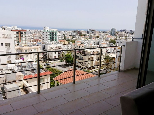 Girne Merkez'de Servis Güzergahına ve Markete Yakın, Yeni, Asansörlü binada 3+1 Kiralık Yarı Penthouse !