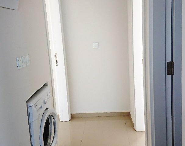 Girne Merkez'de Servis Güzergahına ve Markete Yakın, Yeni, Asansörlü binada 3+1 Kiralık Yarı Penthouse !