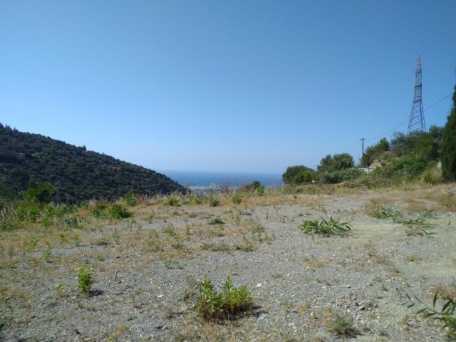 Kyrenia Alsancak, on the ILgaz road, with a magnificent view, an equivalent plot of land, right on the asphalt decking ** 