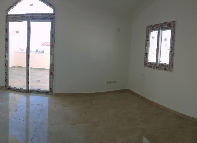 ALsancak'ta 3+1 Geniş Bahçeli Özel Havuzlu Satılık Yeni Villa 