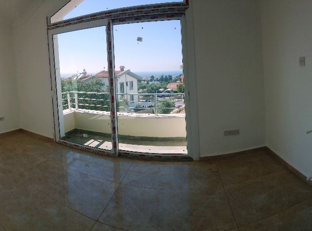 ALsancak'ta 3+1 Geniş Bahçeli Özel Havuzlu Satılık Yeni Villa 