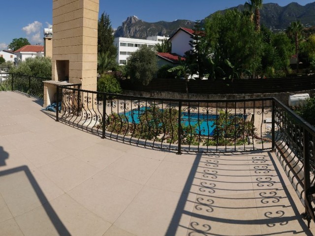 A Villa for Sale with a 3 + 1 Communal Pool with a Well-groomed Mountain Sea View in Edremit! ** 