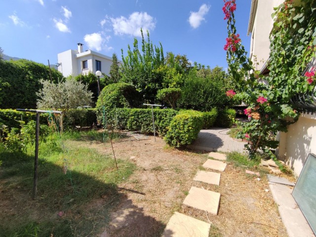 Semi-detached Villa for Rent in a Site with Shared Pool in Magnificent Gardens