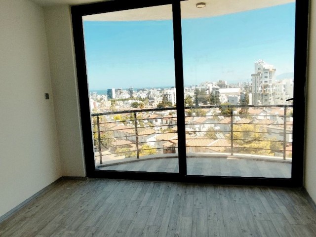 Girne'nin Çevre Yoluna Çıkan Modern Gelişmiş Bölgesinde Prestijli Yeni Rezidans Binasında Kiralık ve Satılık 1+1 