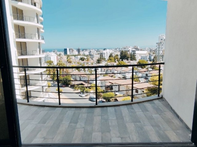 Girne'nin Çevre Yoluna Çıkan Modern Gelişmiş Bölgesinde Prestijli Yeni Rezidans Binasında Kiralık ve Satılık 1+1 