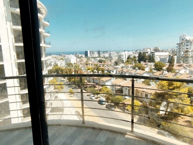 Girne'nin Çevre Yoluna Çıkan Modern Gelişmiş Bölgesinde Prestijli Yeni Rezidans Binasında Kiralık ve Satılık 1+1 