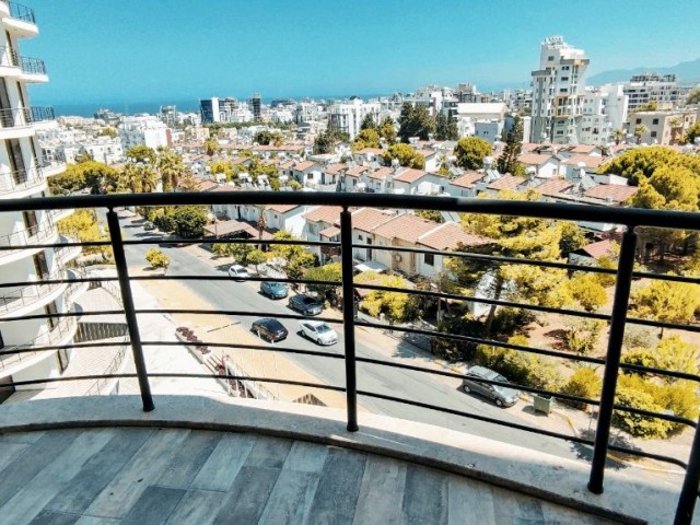 Girne'nin Çevre Yoluna Çıkan Modern Gelişmiş Bölgesinde Prestijli Yeni Rezidans Binasında Kiralık ve Satılık 1+1 