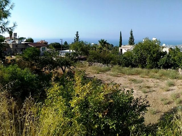 Kyrenia Lapta, in einer hohen Gegend, mit Blick auf die Berge und das Meer, 90% und 3 Etagen Baugrundstück, 40,000 stg **  ** 