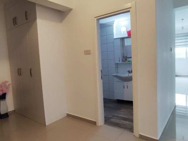 ** Ermäßigter Preis* * 145m2 im Zentrum von Kyrenia-3+1 Türkische Eigentumswohnung super gepflegte Wohnung zum Verkauf! ** 