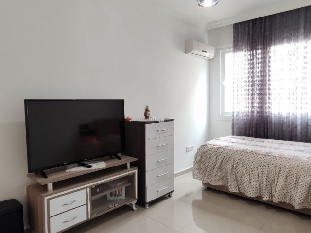 **DISCOUNTED PRICE**Super Well-Maintained Apartment for Sale with 145m2-3+1 Turkish Title in the Center of Kyrenia! ** 