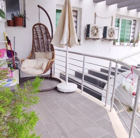 **DISCOUNTED PRICE**Super Well-Maintained Apartment for Sale with 145m2-3+1 Turkish Title in the Center of Kyrenia! ** 