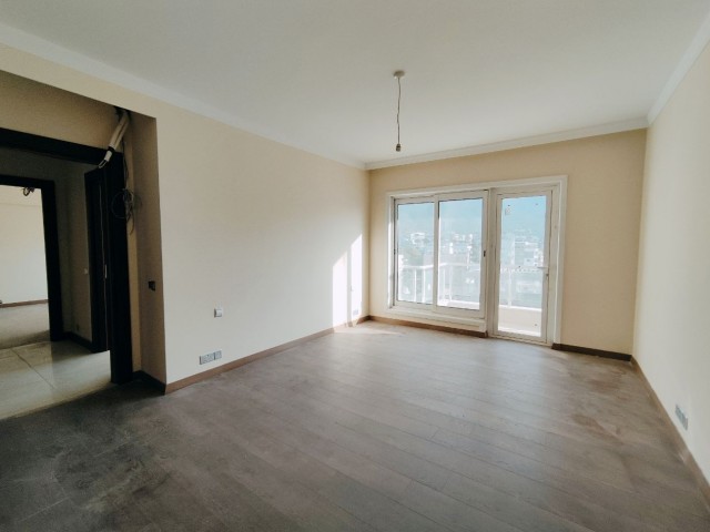 Girne’de Nadir Güzellikte  Denize Sıfır Konumda Lüks 3+1 Kiralık/SATILIK Daire !