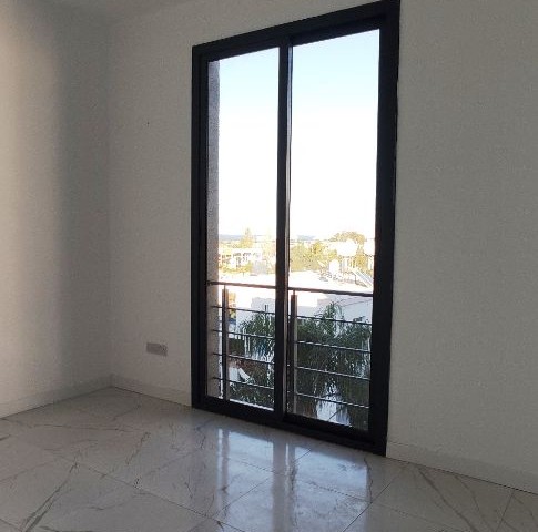 2+1 Wohnungen mit Berg / Meerblick zu verkaufen in Alsancak ab 85, 000Stg.! ** 