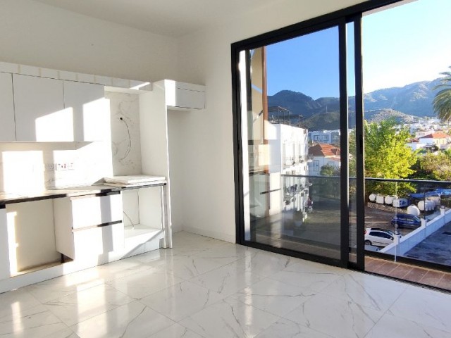 2+1 Wohnungen mit Berg / Meerblick zu verkaufen in Alsancak ab 85, 000Stg.! ** 