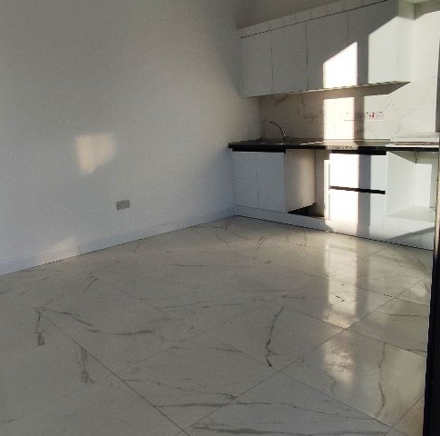 2+1 Wohnungen mit Berg / Meerblick zu verkaufen in Alsancak ab 85, 000Stg.! ** 