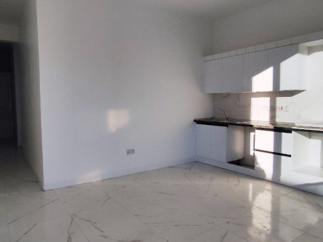 2+1 Wohnungen mit Berg / Meerblick zu verkaufen in Alsancak ab 85, 000Stg.! ** 