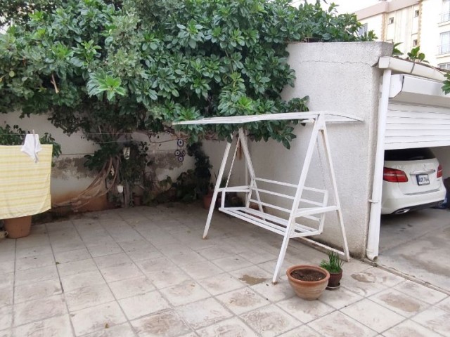 Detached House For Sale in Küçük Kaymaklı, Nicosia