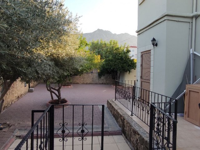 Villa with Private Pool for Rent in Edremit, 1 minute from the Ring Road