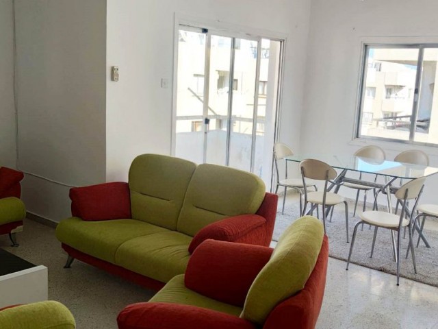 3+1 Wohnung zur Miete in Kyrenia Zentrum in Gehweite zu Bushaltestellen und alle Bedürfnisse ** 